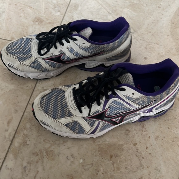 Mizuno Running Sneakers - Picture 4 of 6